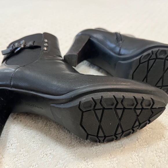 Aquatalia black leather bootie, sz 7.5 - Picture 2 of 10
